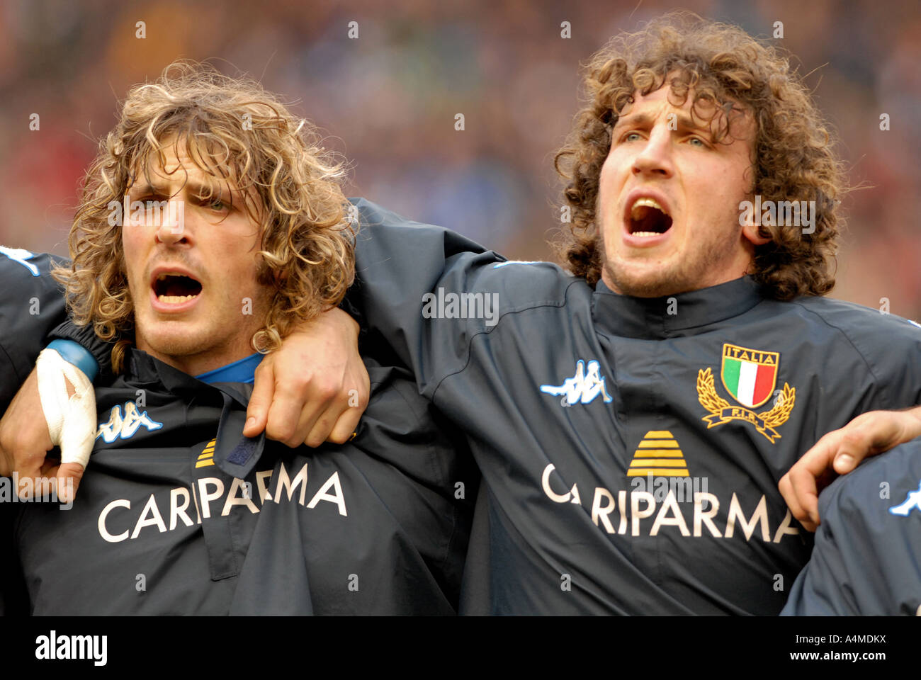 Frères Mirco et Mauro Bergamasco en avant d'un match des 6 Nations contre l'Écosse à Murrayfield Banque D'Images