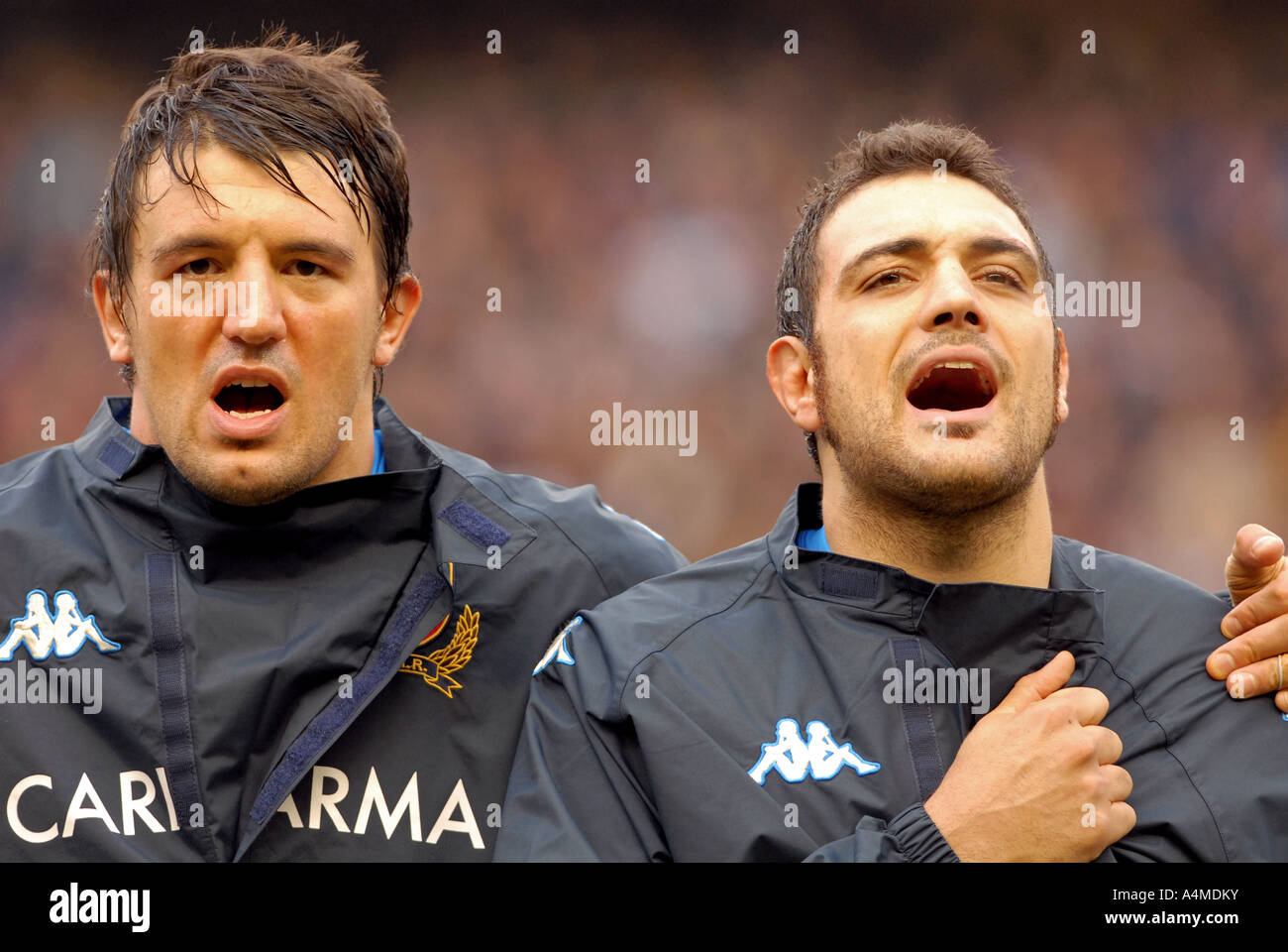 Le capitaine Marco Bortolami rugby italien avec Santiago Dellape en avant d'un match des 6 Nations contre l'Écosse à Murrayfield Banque D'Images