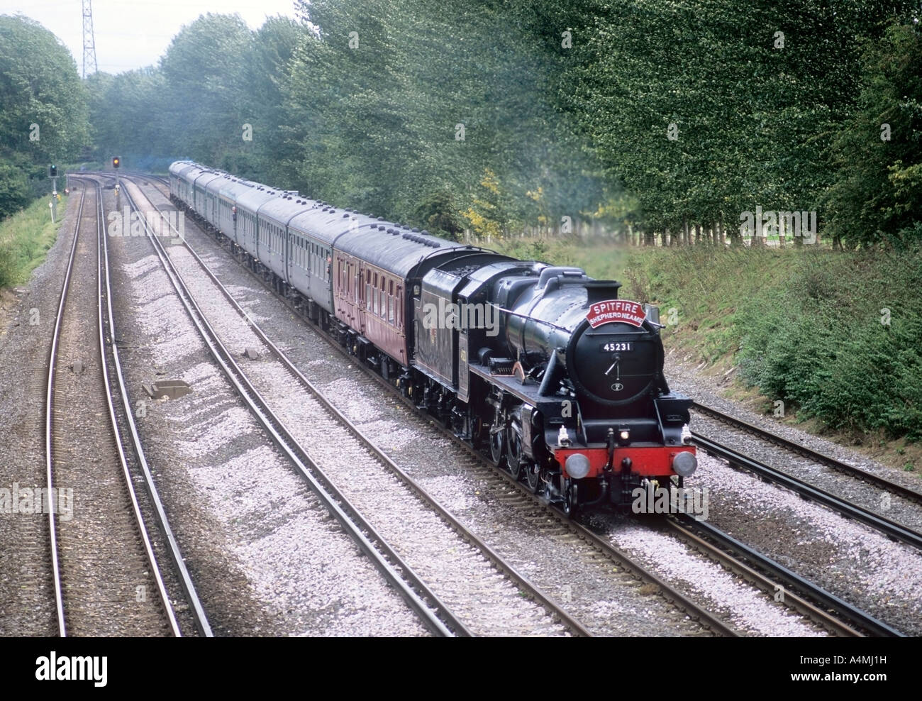 Train à vapeur "La Charte des Spitfire près de Rainham. Banque D'Images