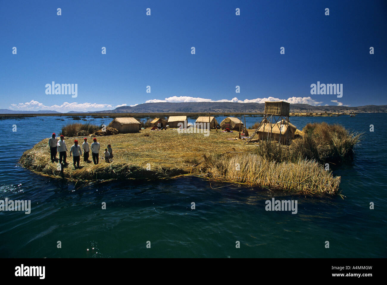 L'île flottante sur le lac Titicaca - Puno (Pérou). Ile flottante sur le lac Titicaca - Puno (Pérou). Banque D'Images