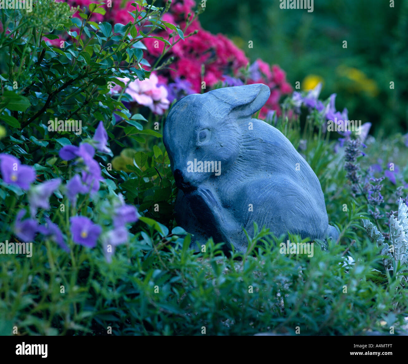 Ornement de jardin / LAPIN Banque D'Images