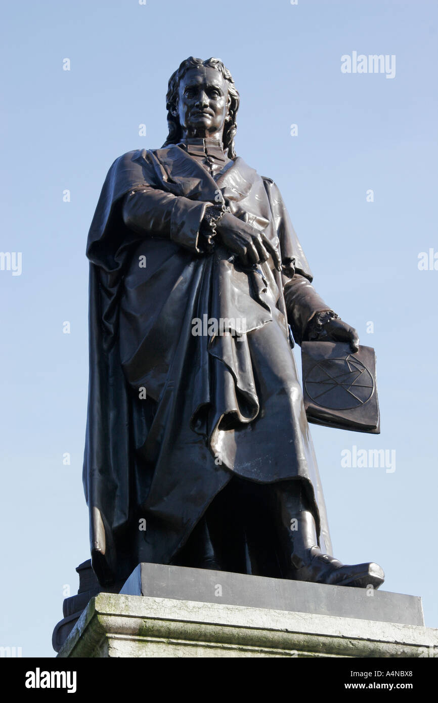 Isaac Newton, statue de St Peter's Hill, Grantham, Lincolnshire, Angleterre Banque D'Images