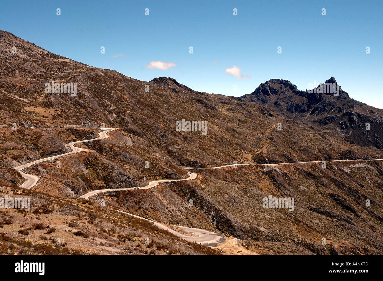 Les routes au Pico El Aguila dans les Andes vénézuéliennes à 4 100 mètres sont les plus hautes du pays Banque D'Images