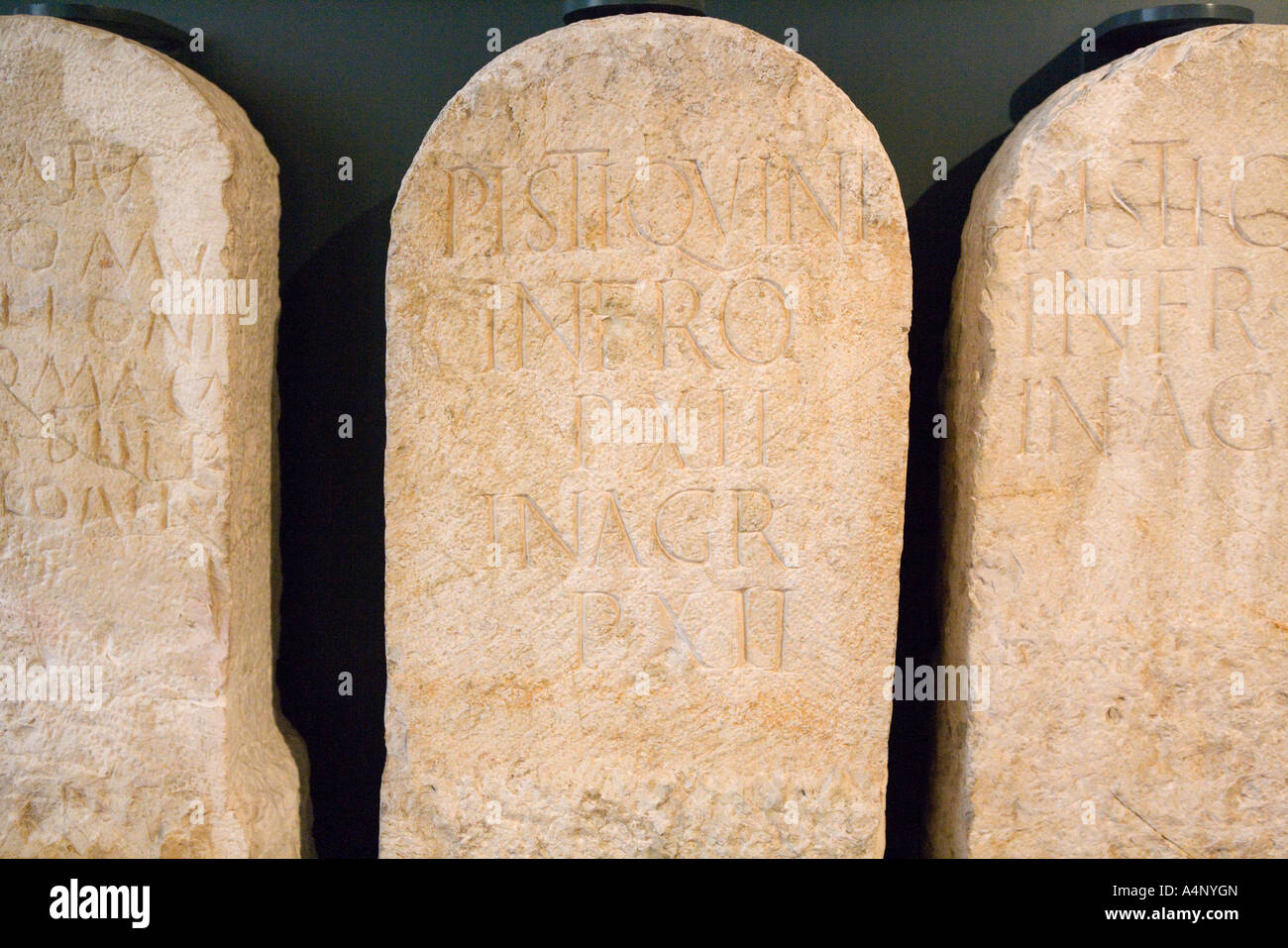 Époque Romaine les pierres tombales pierre tombale Musée de Santa Giulia Lombardie Brescia Italie Banque D'Images