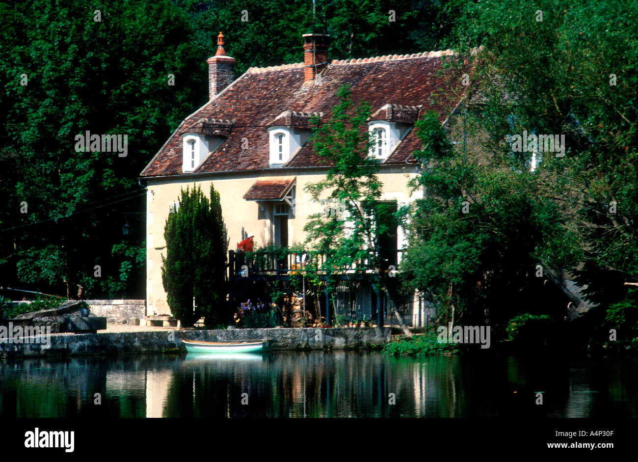 cluse-canal-du-nivernais-banque-de-photographies-et-d-images-haute
