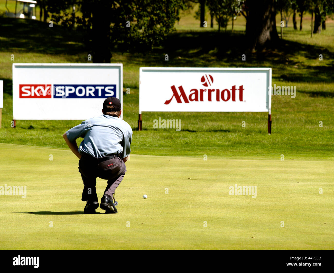 Vérifier la ligne de putt au golf PGA Europro Tour 2004 lonay manor marriott hotels tour canton de Norfolk Banque D'Images