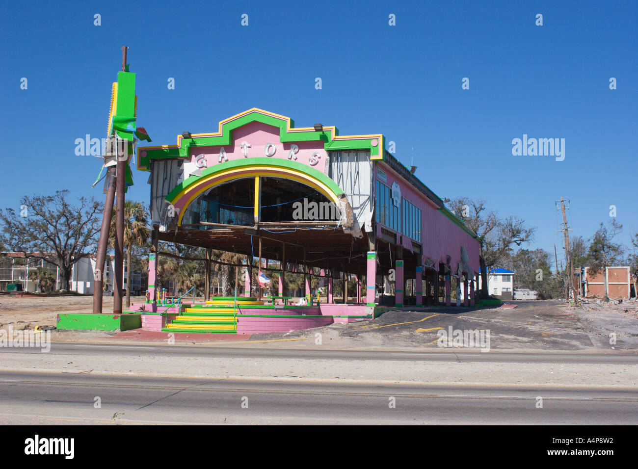 Boutique de souvenirs et cadeaux sur l'autoroute 90 six mois après l'ouragan Katrina à Biloxi Mississippi USA - voir l'image AM2KE4 pour la photo avant l'ouragan Banque D'Images