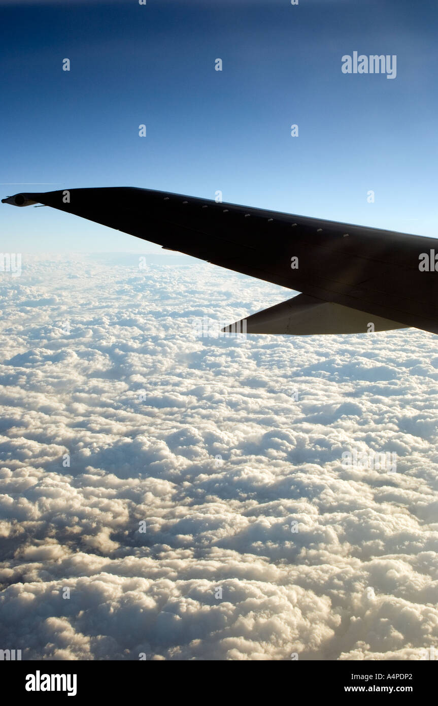 Aile d'avion et les nuages Banque D'Images