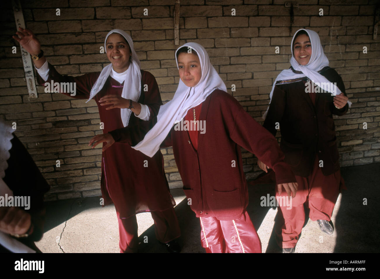 Jeune fille musulmane des étudiants et des élèves au collège de Faversham à Bradford West Yorkshire UK Banque D'Images