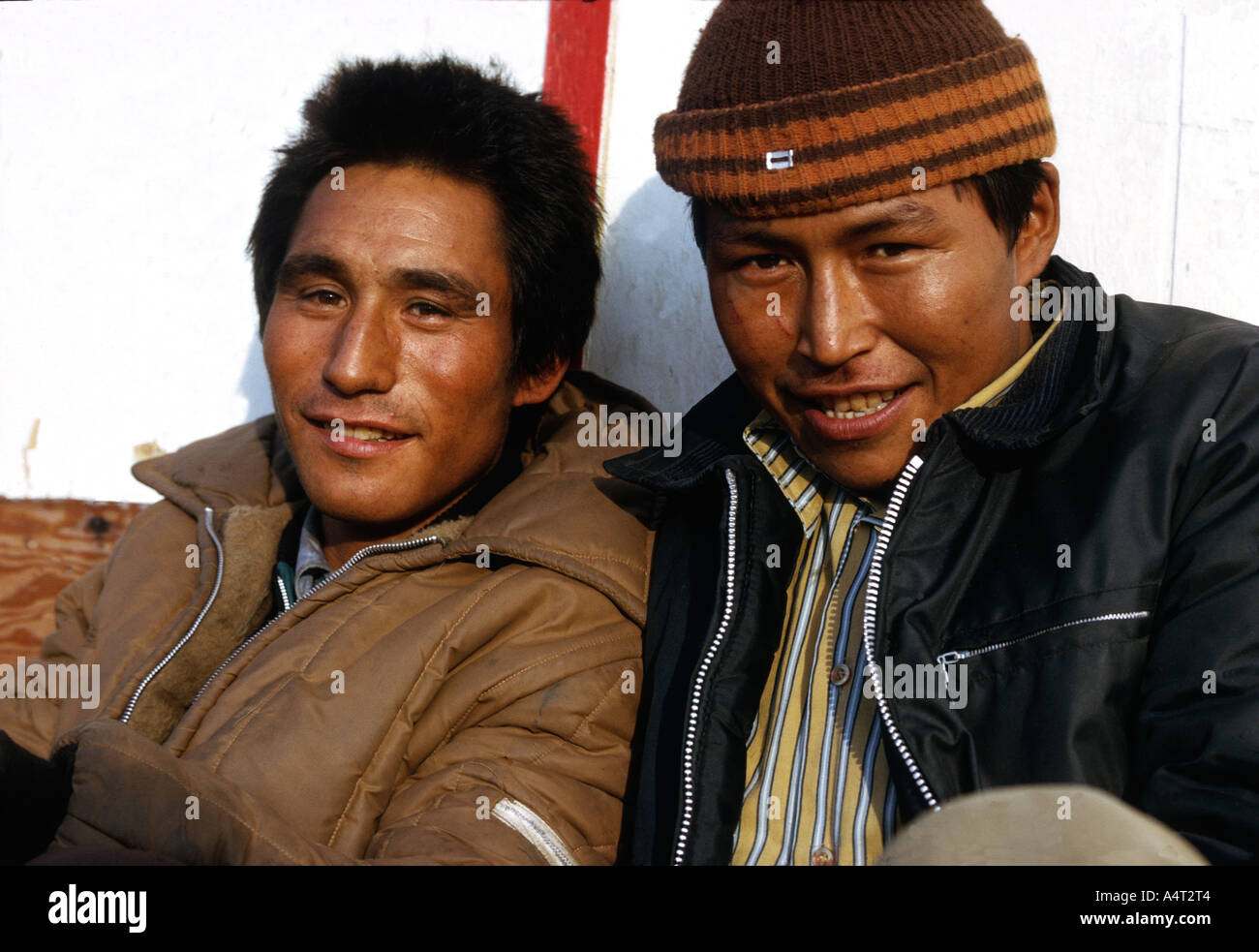 Les hommes inuits, sur l'île de Baffin, Territoires du Nord-Ouest Banque D'Images