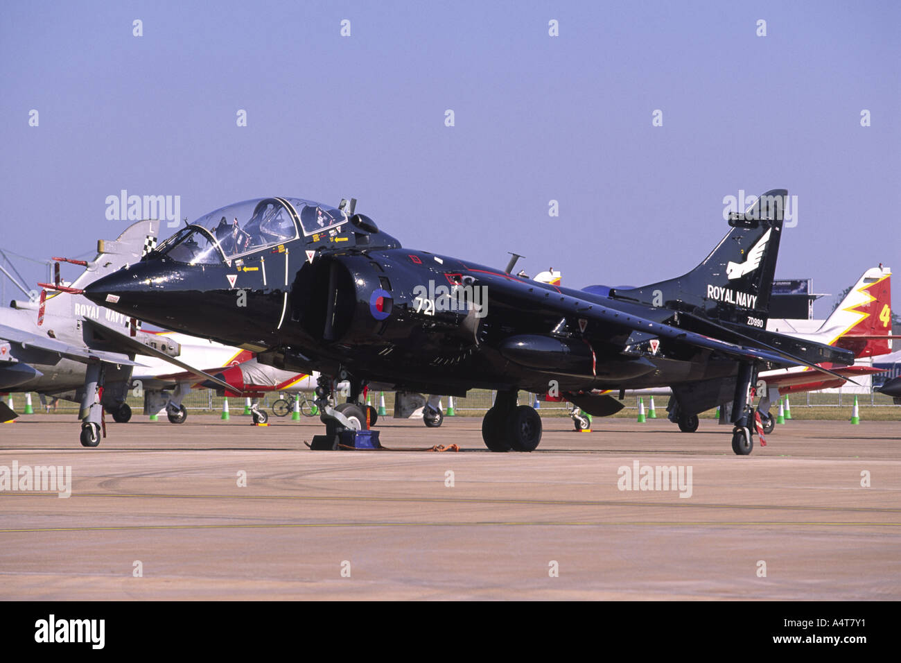 BAe Sea Harrier jump jet trainer T8 utilisés par la Royal Navy Fleet Air Arm, sur l'affichage à l'RAf Fairford, UK. Banque D'Images