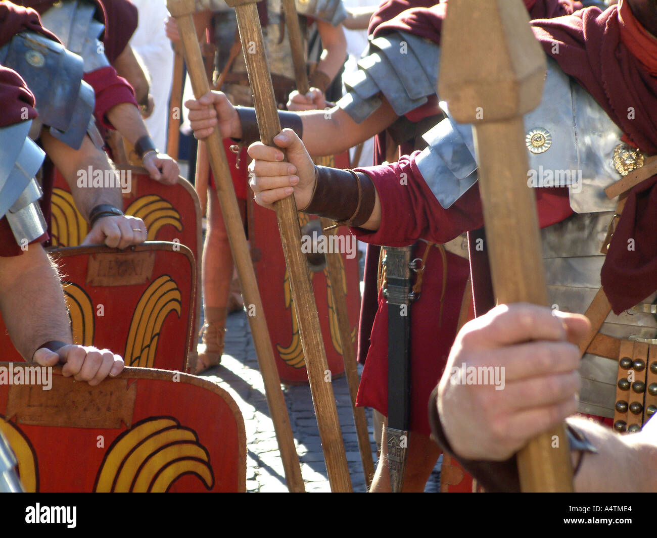 Détails d'une légion romaine paradant dans les rues de Rome, Italie Banque D'Images
