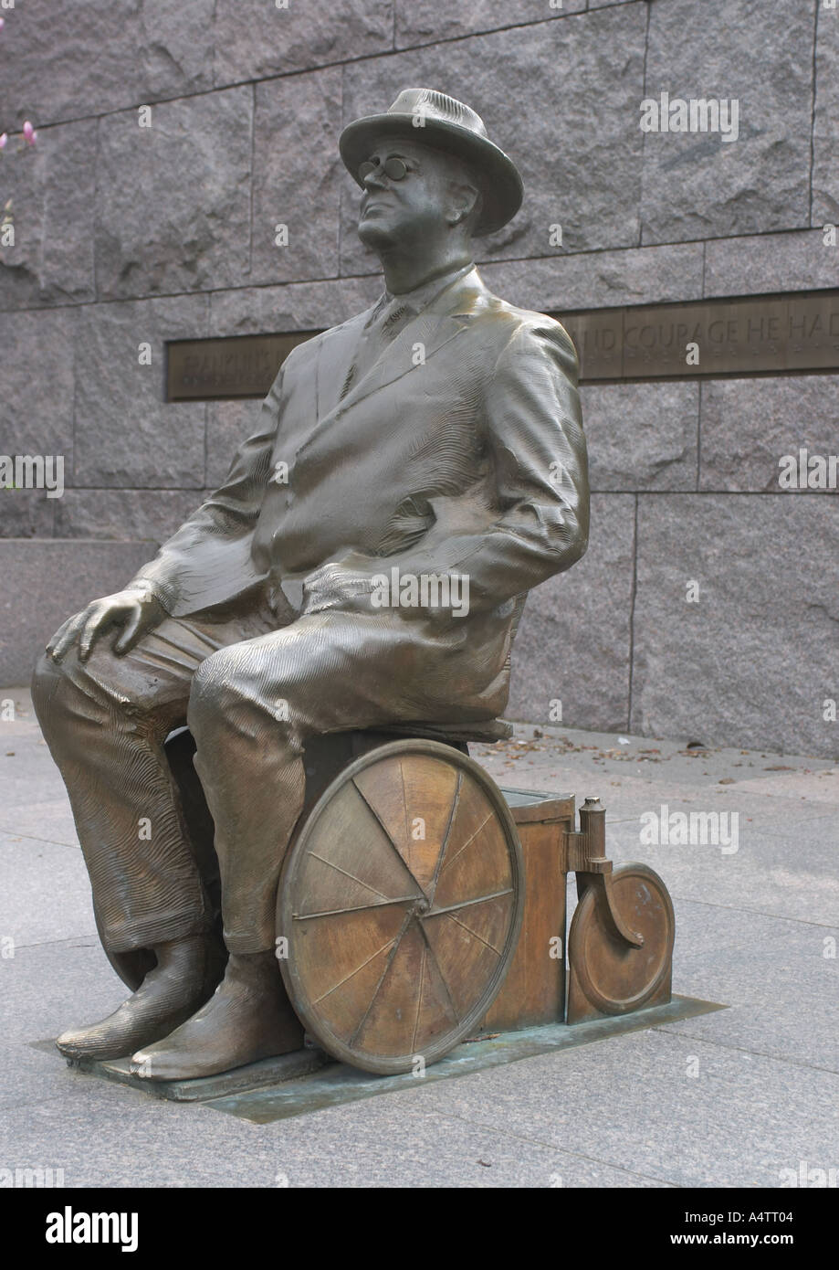 Franklin Roosevelt dans une statue en fauteuil roulant dans la FDR Memorial à Washington DC USA Banque D'Images