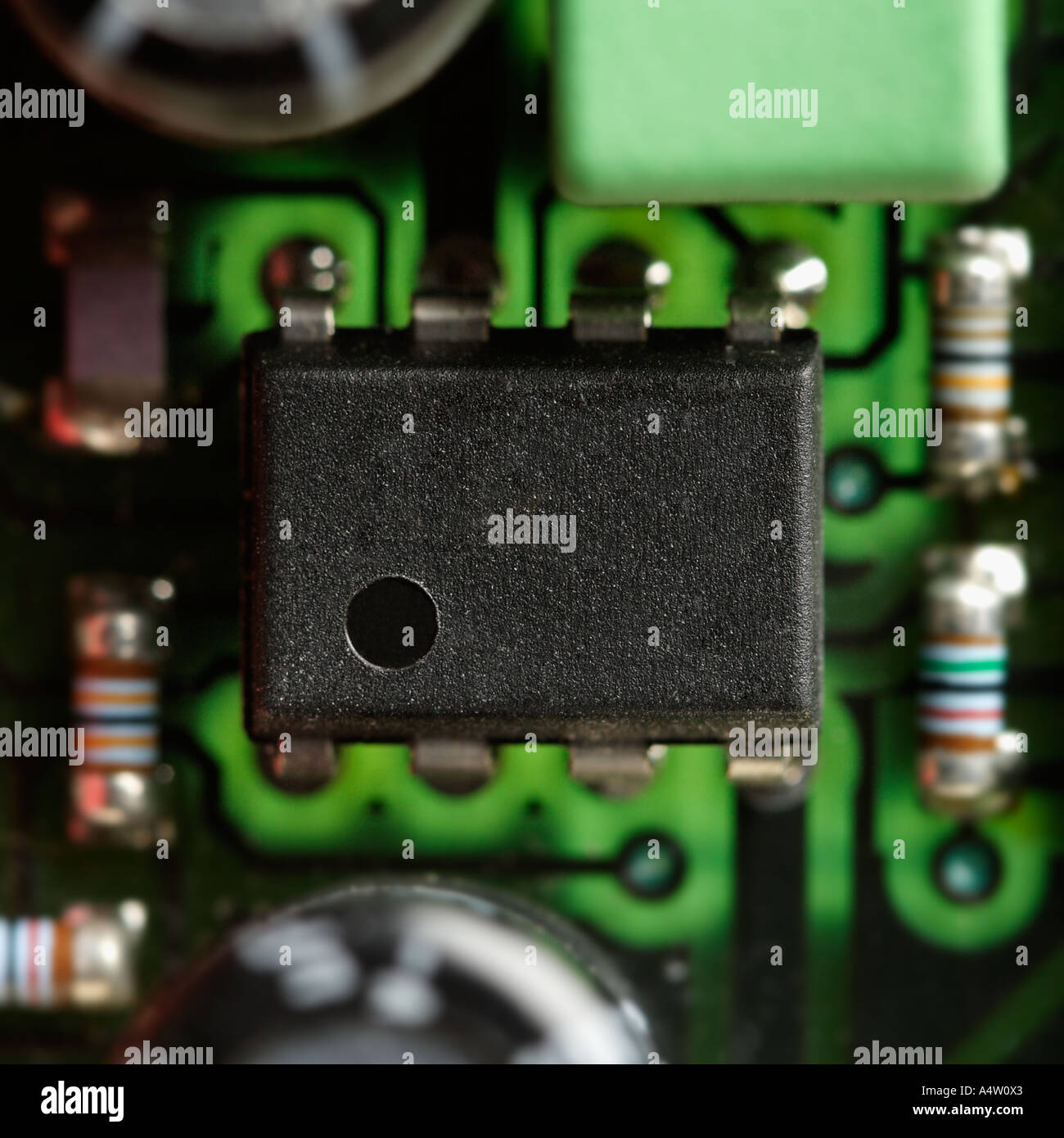 Close up de puce électronique sur le circuit board selective focus Banque D'Images