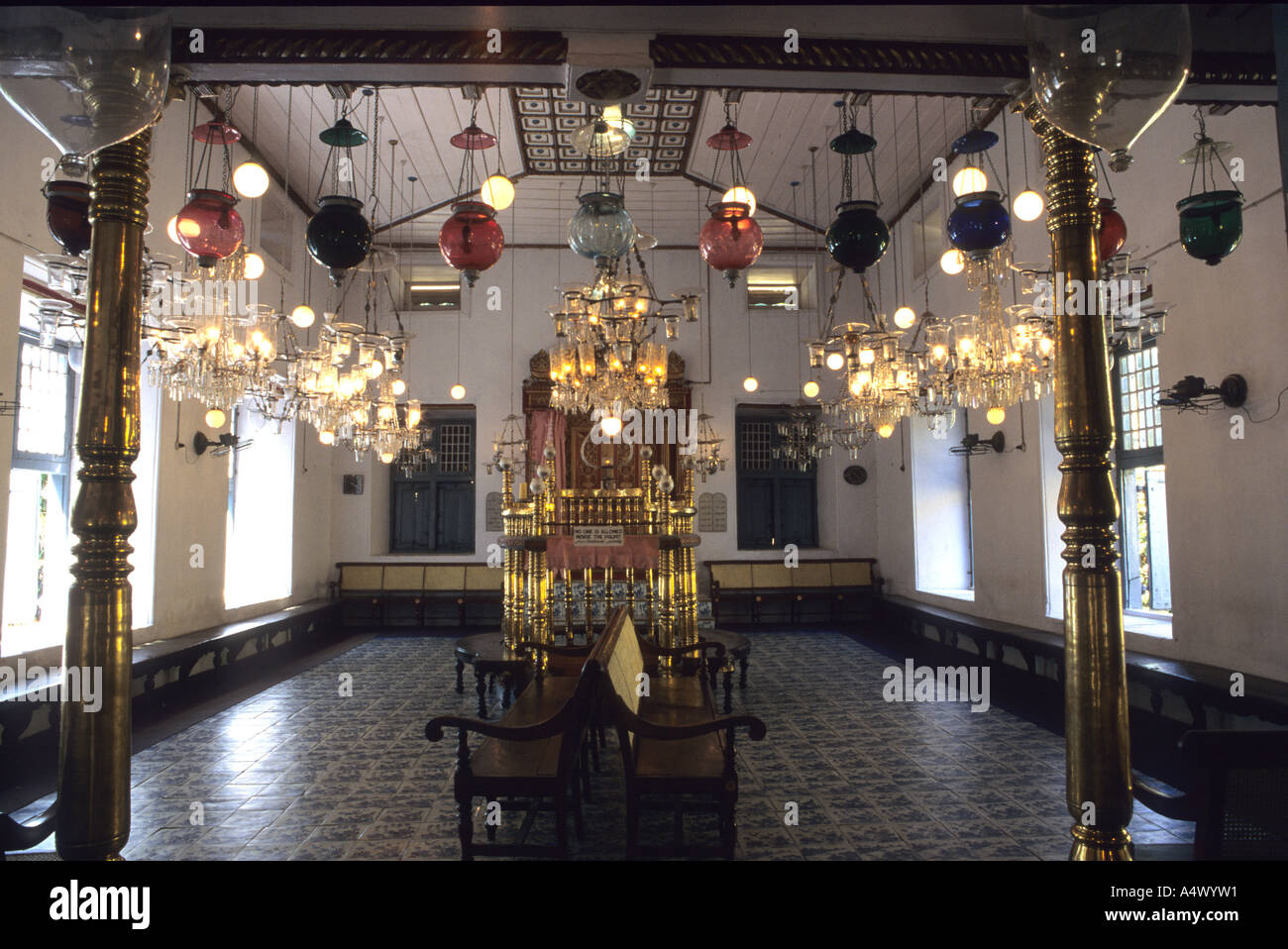 Intérieur de la synagogue la plus ancienne de l'Inde à Ville juif,Cochin Kerala, Inde, Banque D'Images