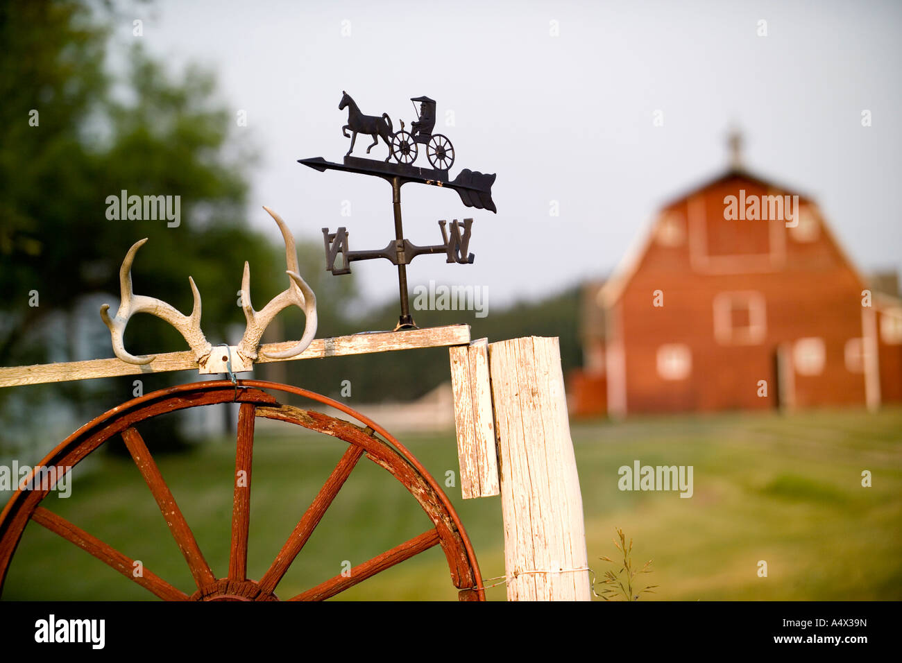 Girouette antlers et grange Banque D'Images