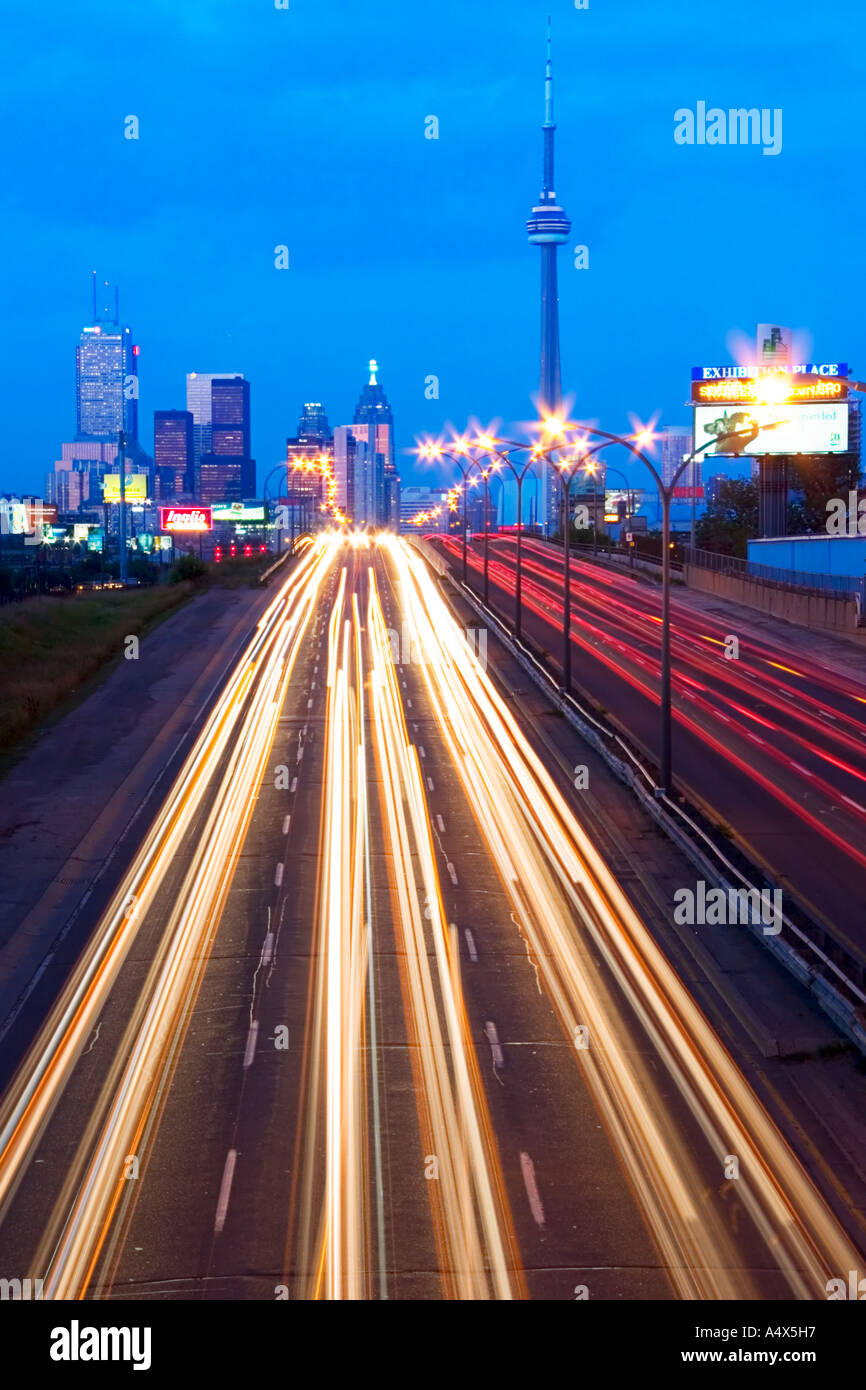 Le Gardiner Expressway, CN Tower, Toronto, Ontario, Canada Banque D'Images