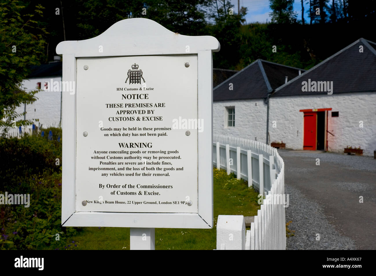 Avis d'accise personnalisé à la plus petite distillerie d'Edradour Distillery en Ecosse Banque D'Images