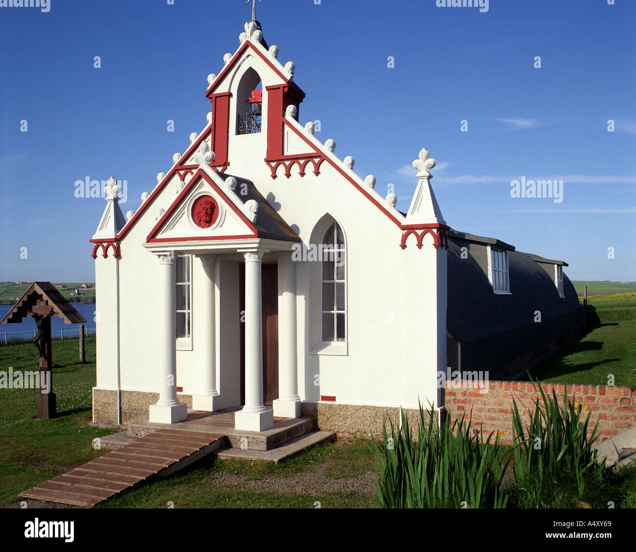 Fr - Orkney Islands : la célèbre Chapelle italienne construit par les prisonniers de guerre italien à Lamb Holm sur Mainland Banque D'Images