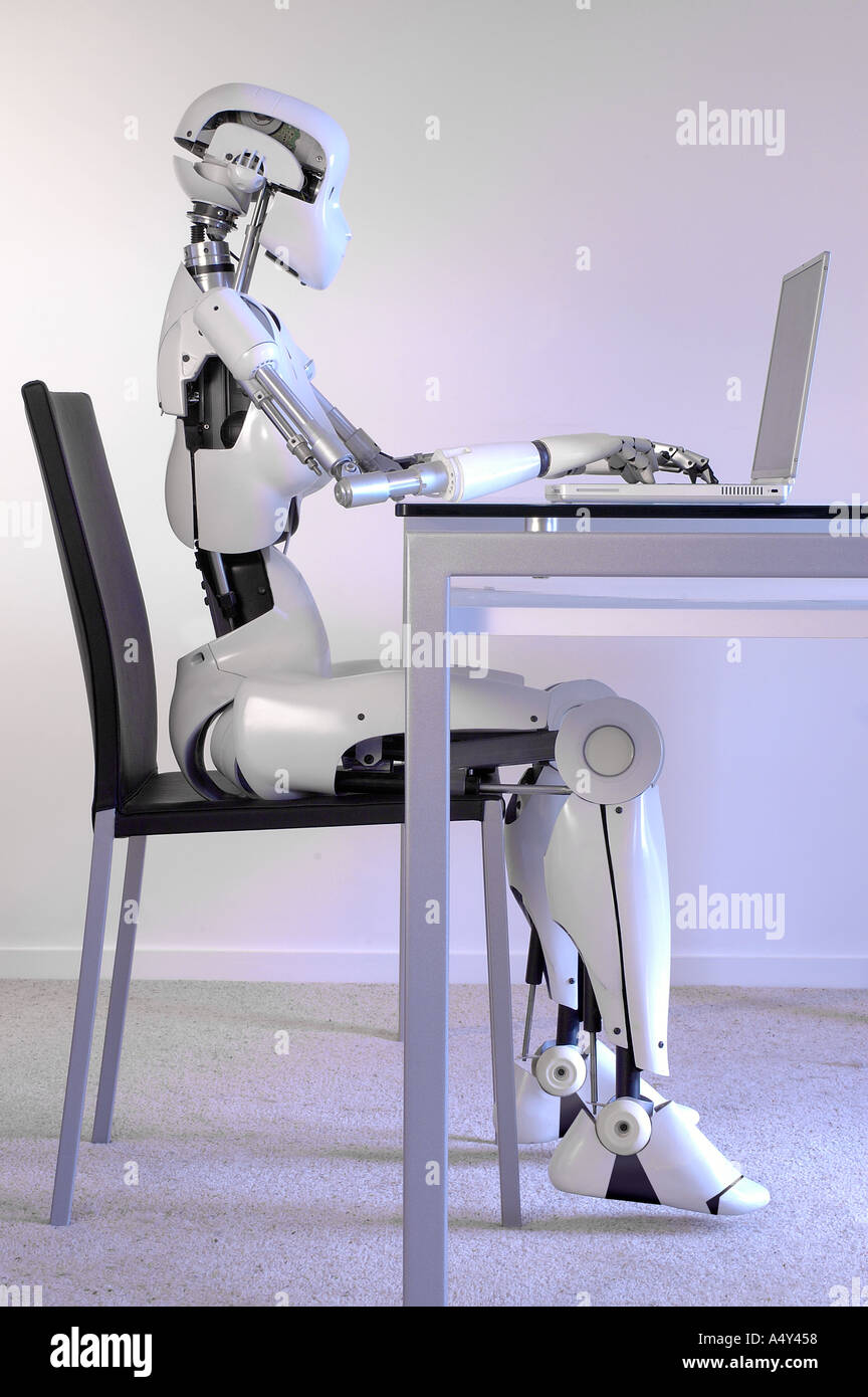 Robot humanoïde femelle l'exploitation d'un ordinateur portable Banque D'Images