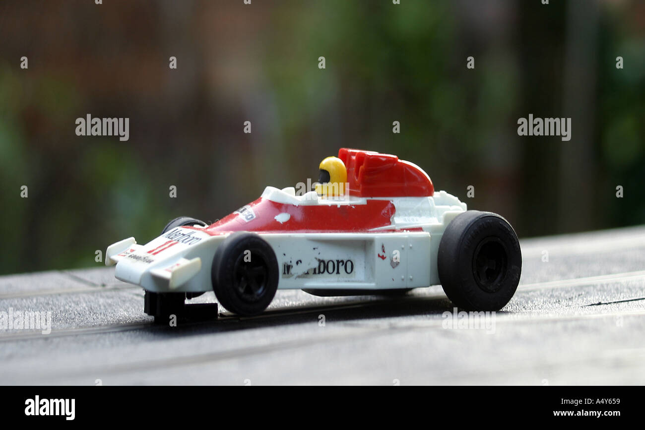 Début 1980 s Scalextric Vintage Rare voiture McLaren M23 C 127 Voiture Marlboro blanc becquet arrière manquant Banque D'Images