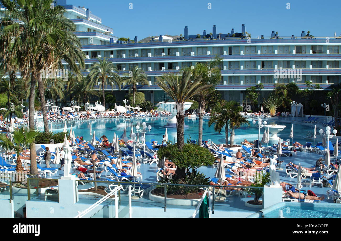 Les vacanciers de Soleil à Las Americas le sud de Tenerife Espagne La Mare Norstrum Resort Banque D'Images