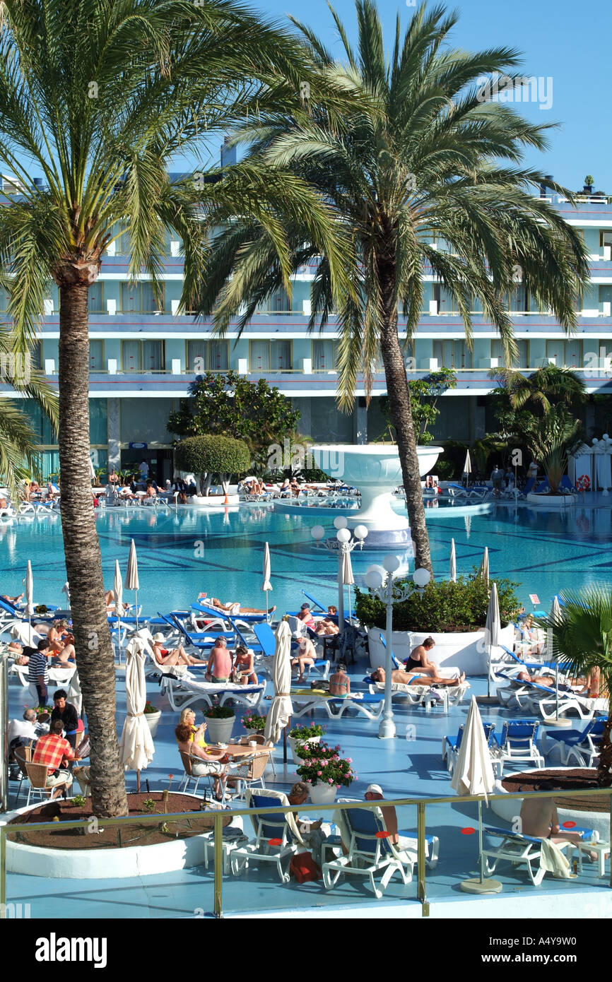 Les vacanciers de Soleil à Las Americas le sud de Tenerife Espagne La Mare Norstrum Resort Banque D'Images