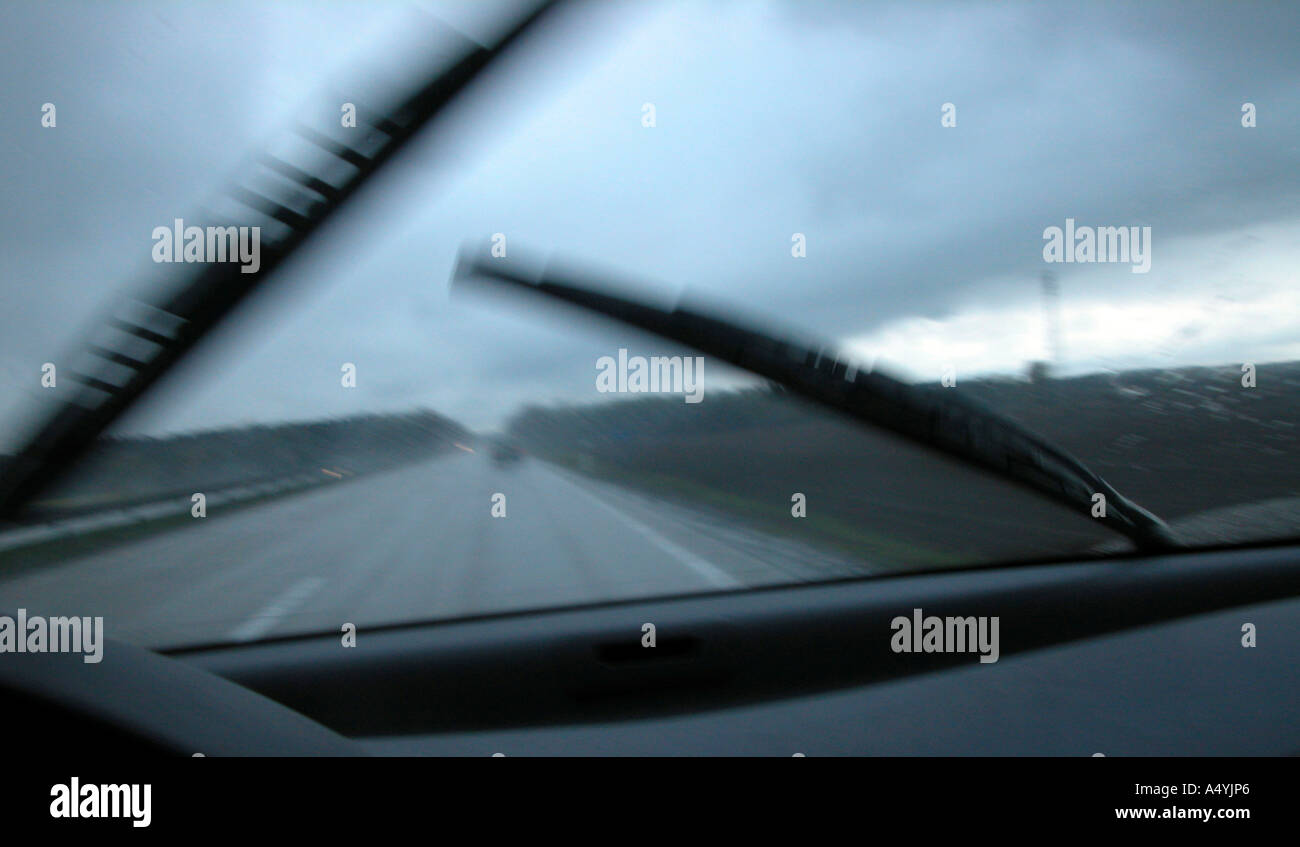 La pluie sur l'autoroute Banque D'Images