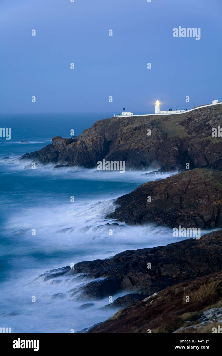 Avis de pendeen phare au coucher du soleil Cornwall Banque D'Images