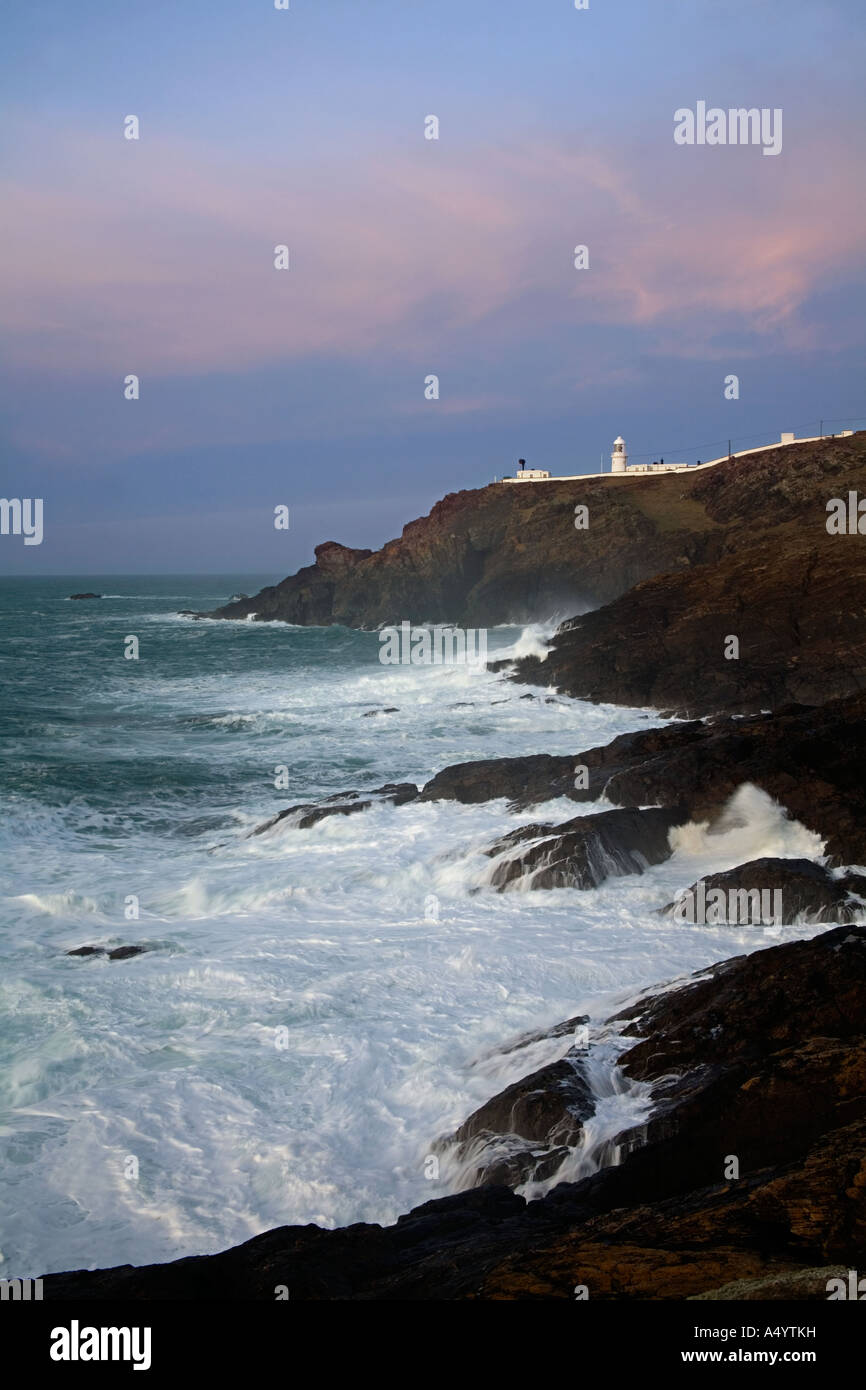 Avis de pendeen phare au coucher du soleil Cornwall Banque D'Images