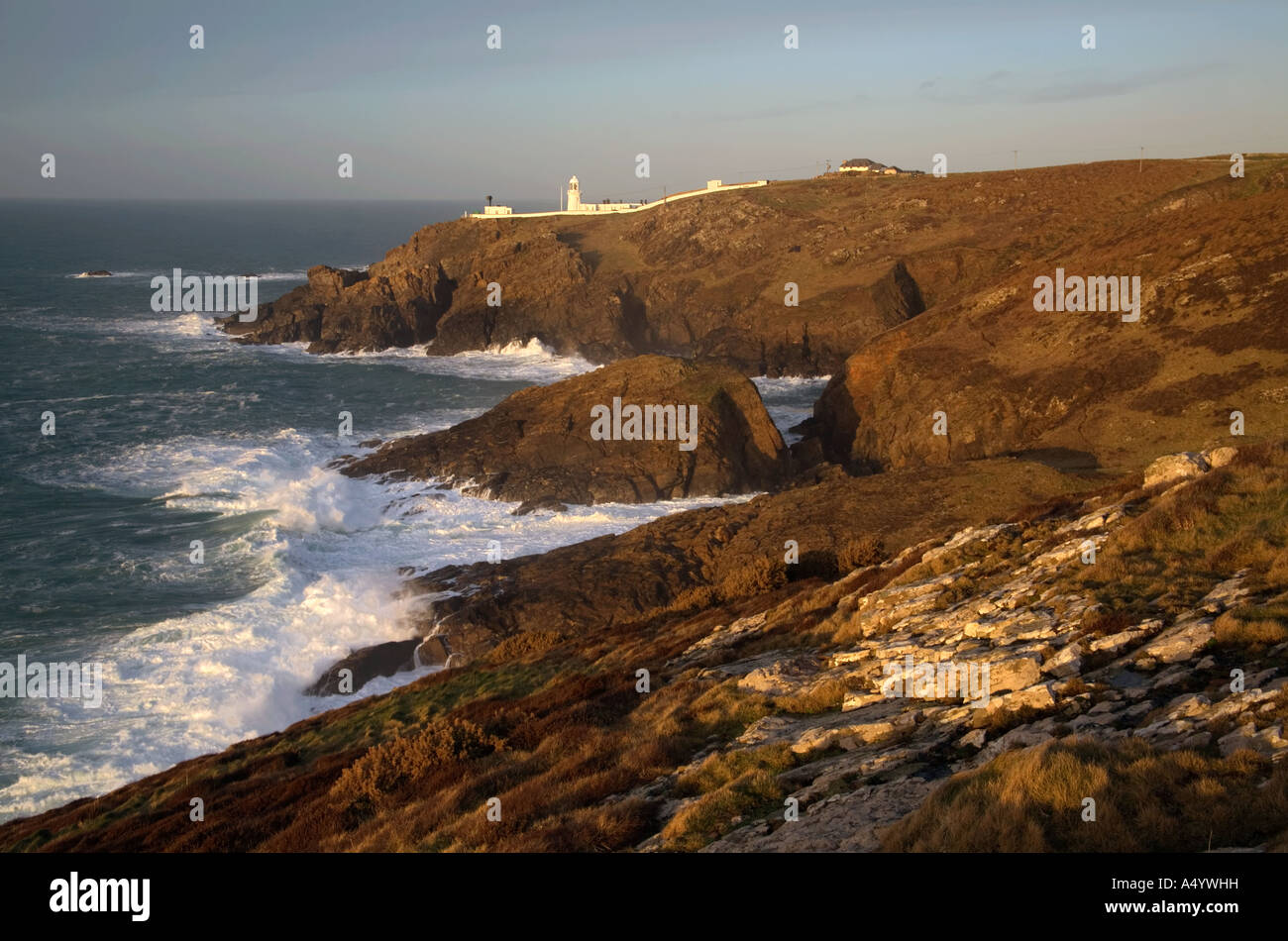 Avis de pendeen lighthouse coucher de Cornwall Banque D'Images