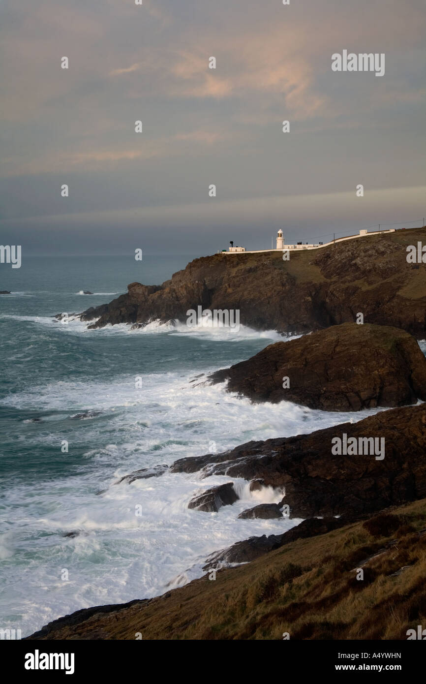 Avis de pendeen phare au coucher du soleil Cornwall Banque D'Images