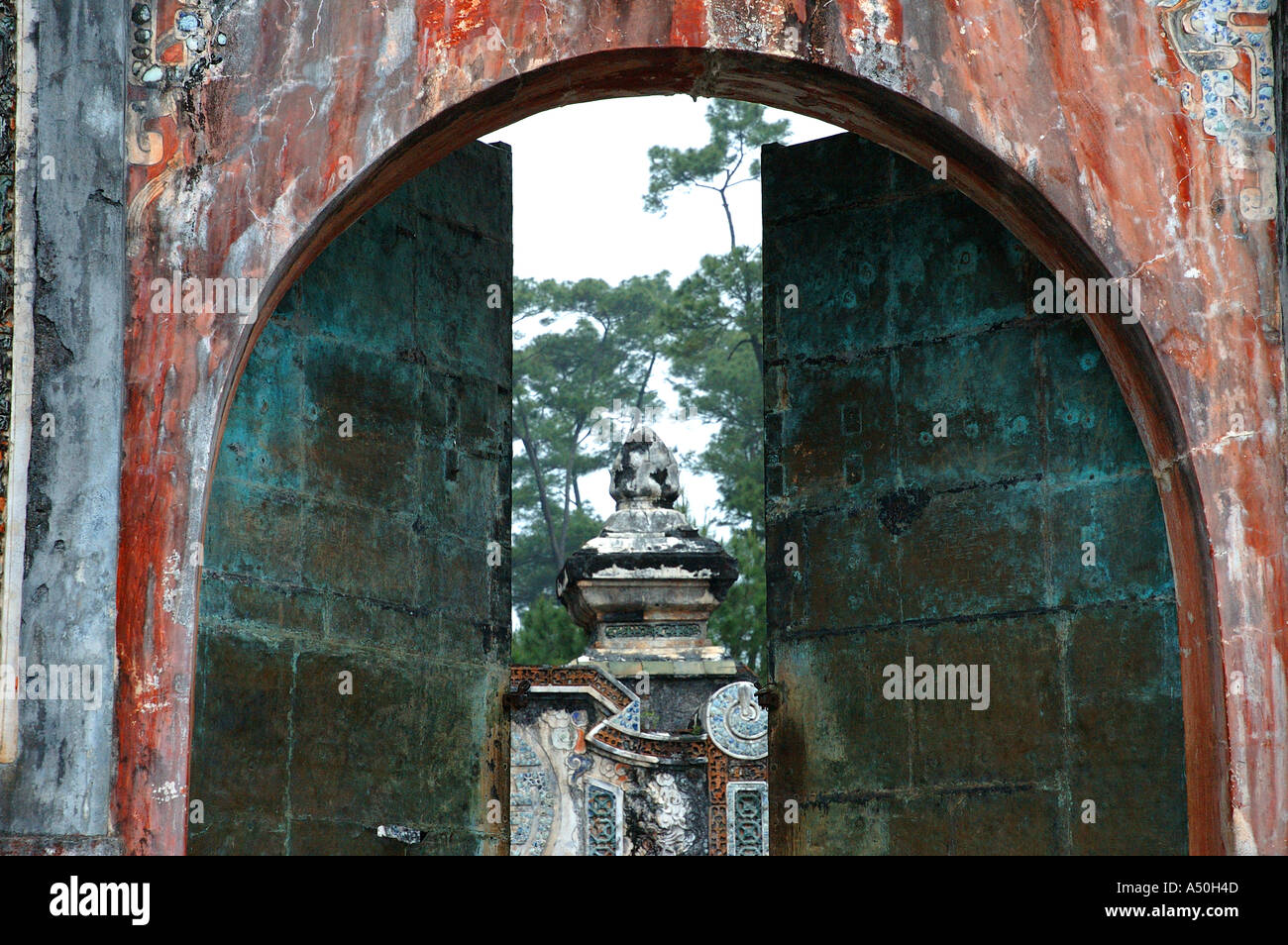 Tombeau de Tu Duc près de Hue Centre du Vietnam l'Asie du sud-oriental Orient gateway de Stèle Banque D'Images