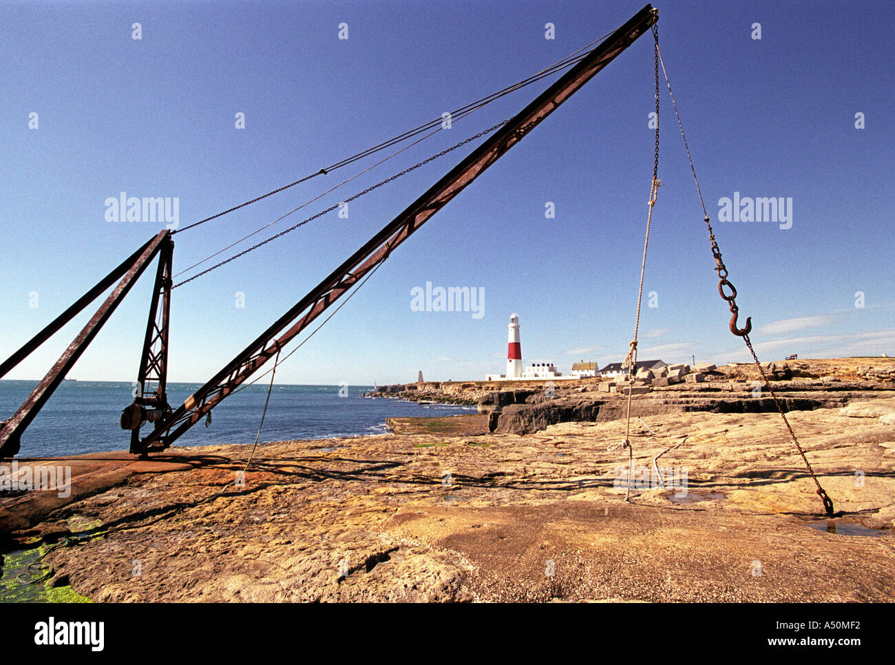 Bateau grue et phare de Portland à Portland, Dorset, Angleterre Royaume-uni Banque D'Images