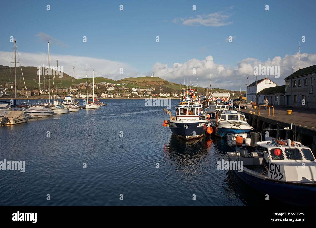 Les bateaux de pêche amarrés dans le Port de Campbeltown, Argyll, Scotland, Kintyre Banque D'Images