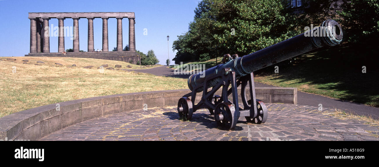 Cannon et les colonnes de l'incomplète national monument Carlton Hill Edinburgh Scotland UK Banque D'Images