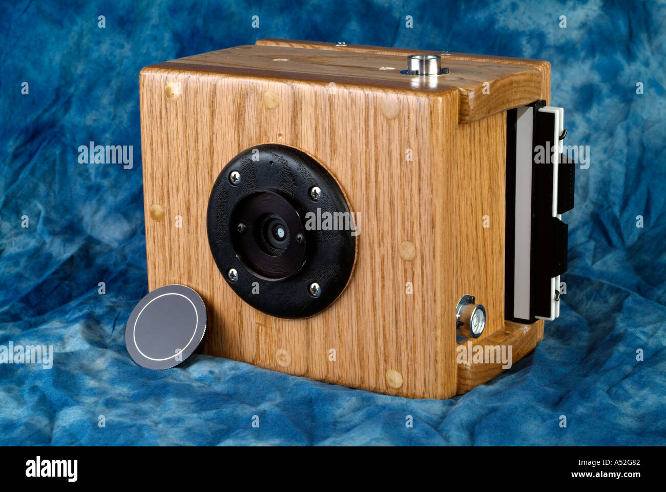 En bois fait maison sténopé 4x5 laser format sténopé percé le chêne rouge caméras grand format Banque D'Images