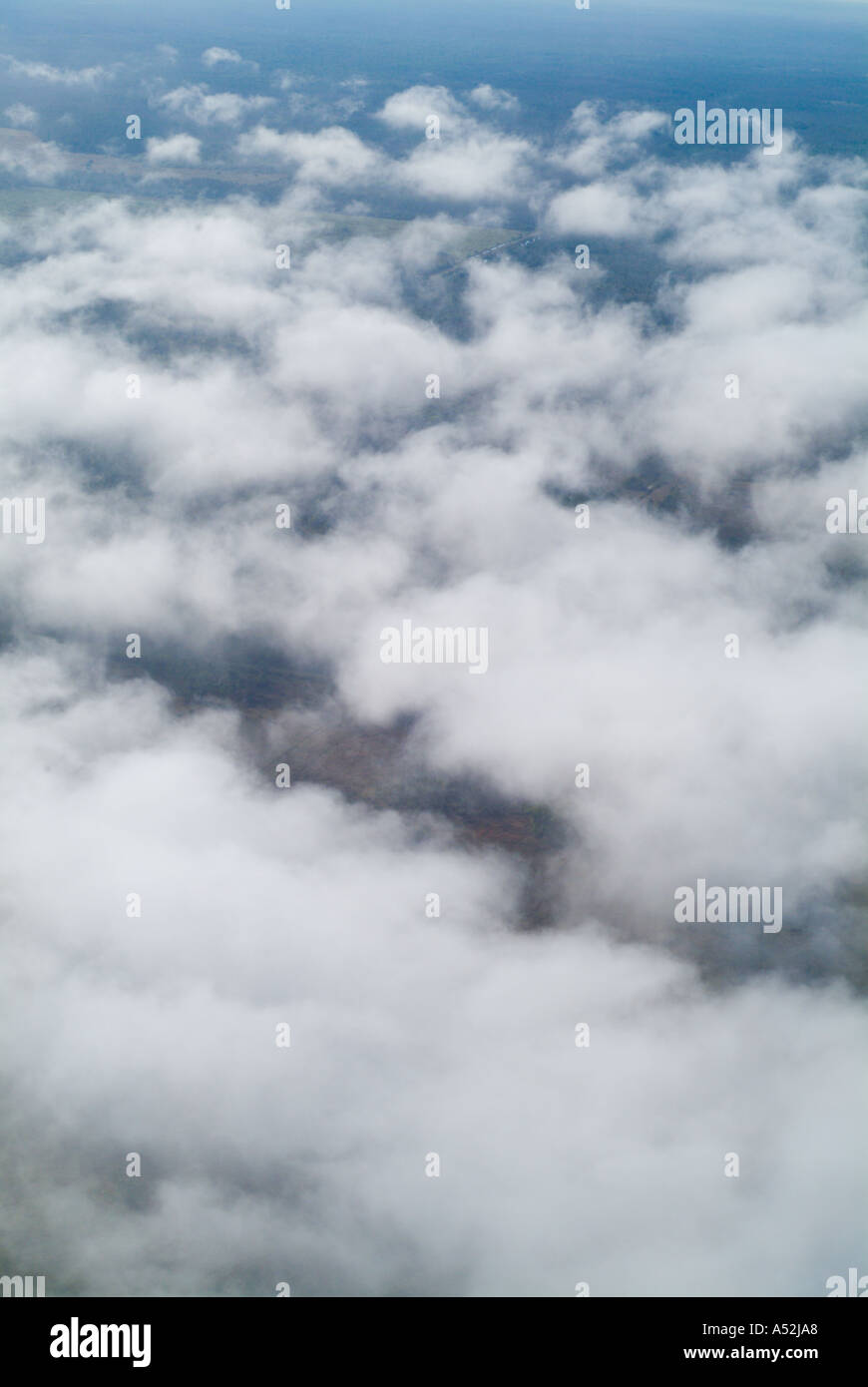 Au-dessus de nuages ciel nuageux puffy soft Banque D'Images