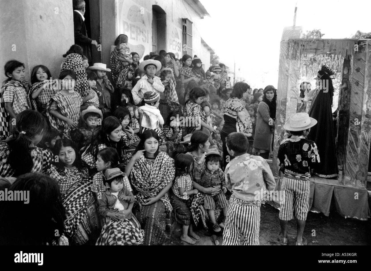 Painet ha1277 064 noir et blanc religion statue virbin festival afficher les pays guatemala santiago atitlan Banque D'Images