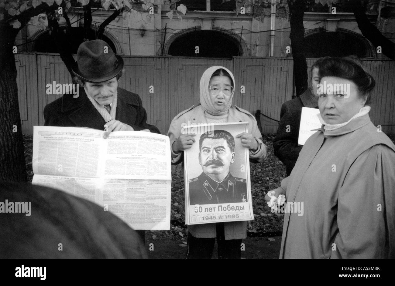 Painet ha1358 158 noir et blanc communistes stress démontrant la perspective Nevski Saint-Pétersbourg Russie pays développe Banque D'Images