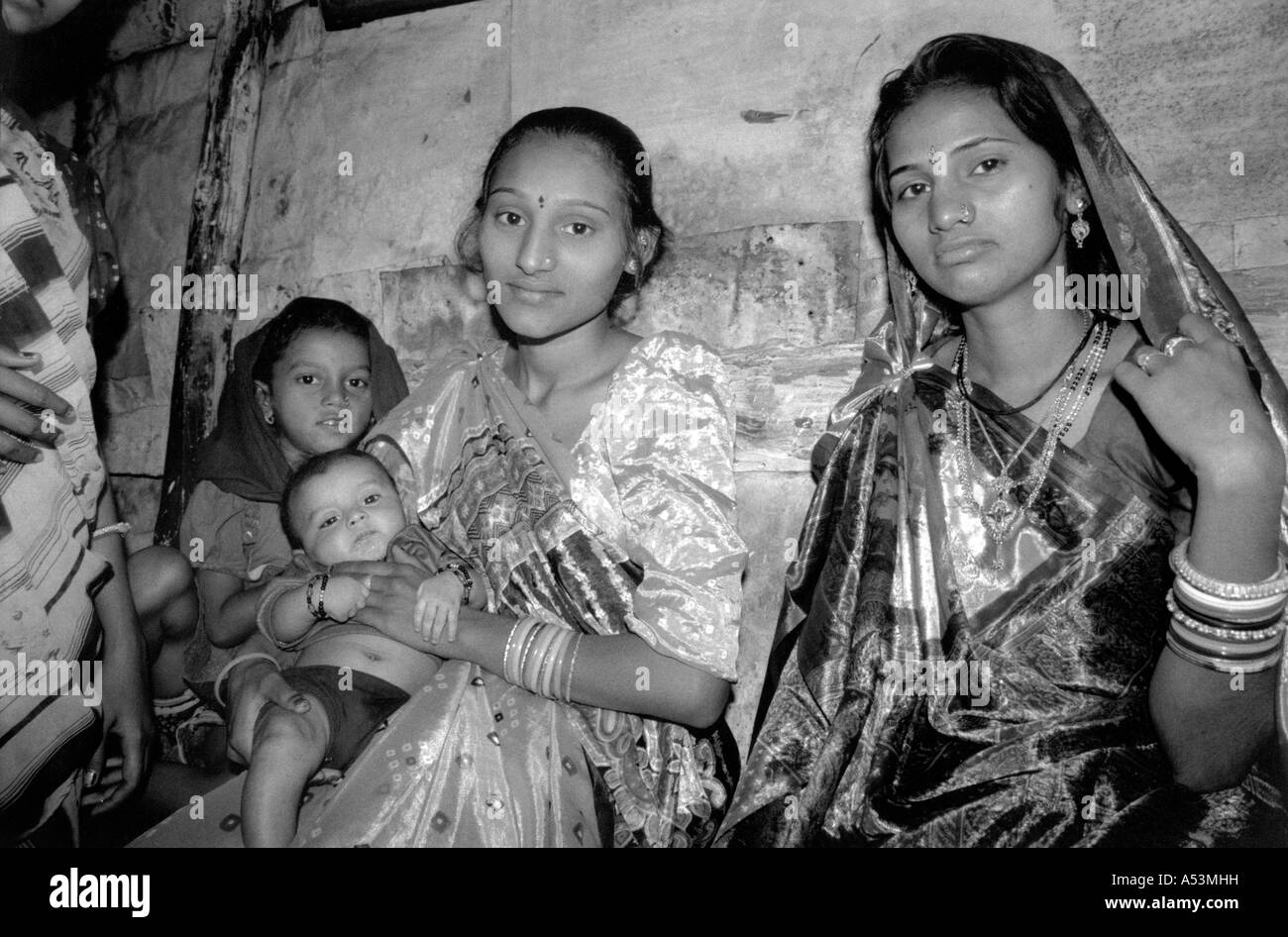 Painet ha1416 241 femmes en noir et blanc grand ahmedabad Gujarat Inde pays économiquement développés au pays en développement, Banque D'Images