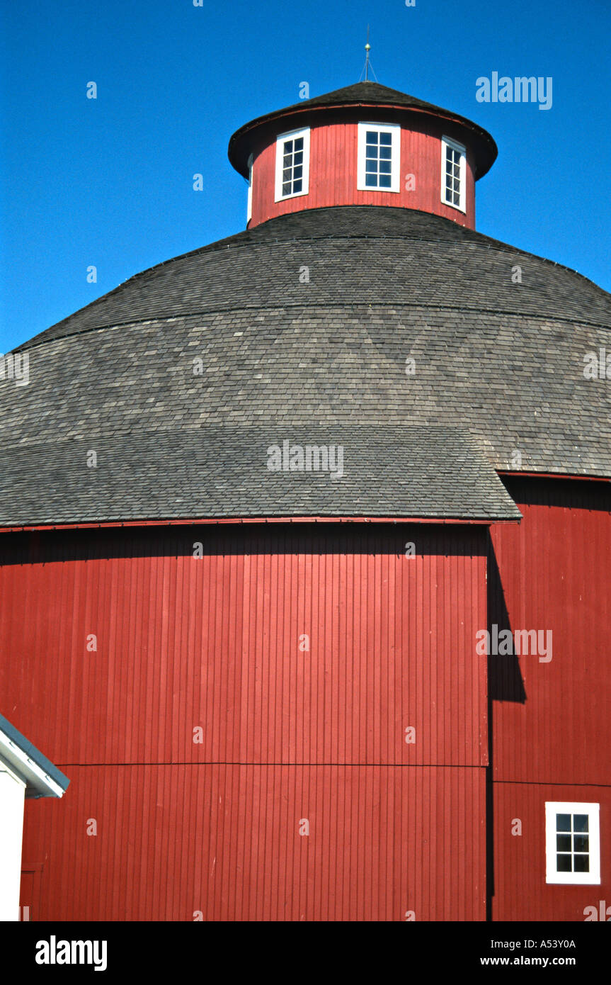INDIANA Nappanee Amish Acres autour du théâtre grange rouge boîte blanche résumé windows Banque D'Images