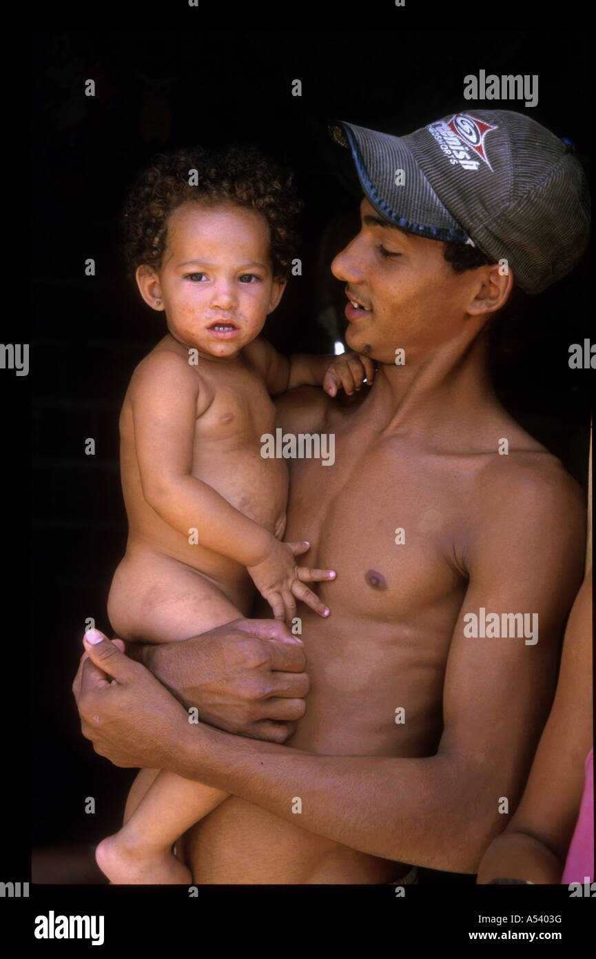 Painet ha2367 5192 Brésil famille père fille homme travaille scavenger dépotoir au pays en développement, pays de João Pessoa Banque D'Images