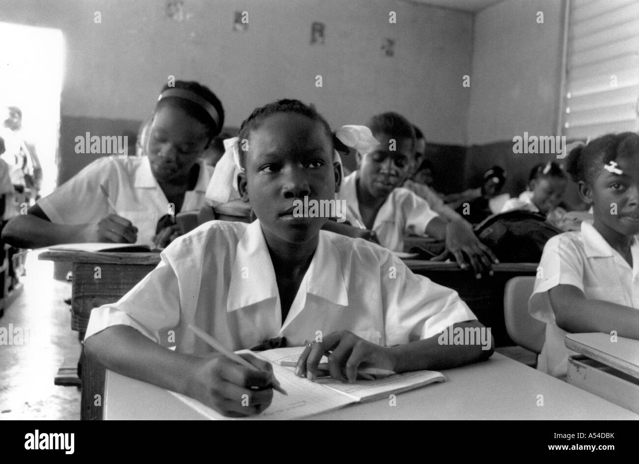Painet hn1949 524 écoles noir et blanc high school girls portauprince Haïti pays économiquement moins nation en développement Banque D'Images