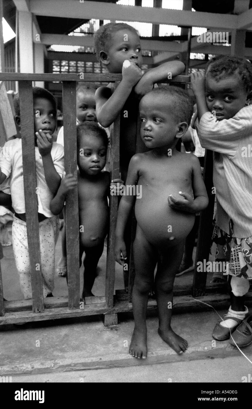 Painet hn1956 541 Centre d'enfants terre des hommes les cayes Haïti pays économiquement moins au pays en développement, Banque D'Images