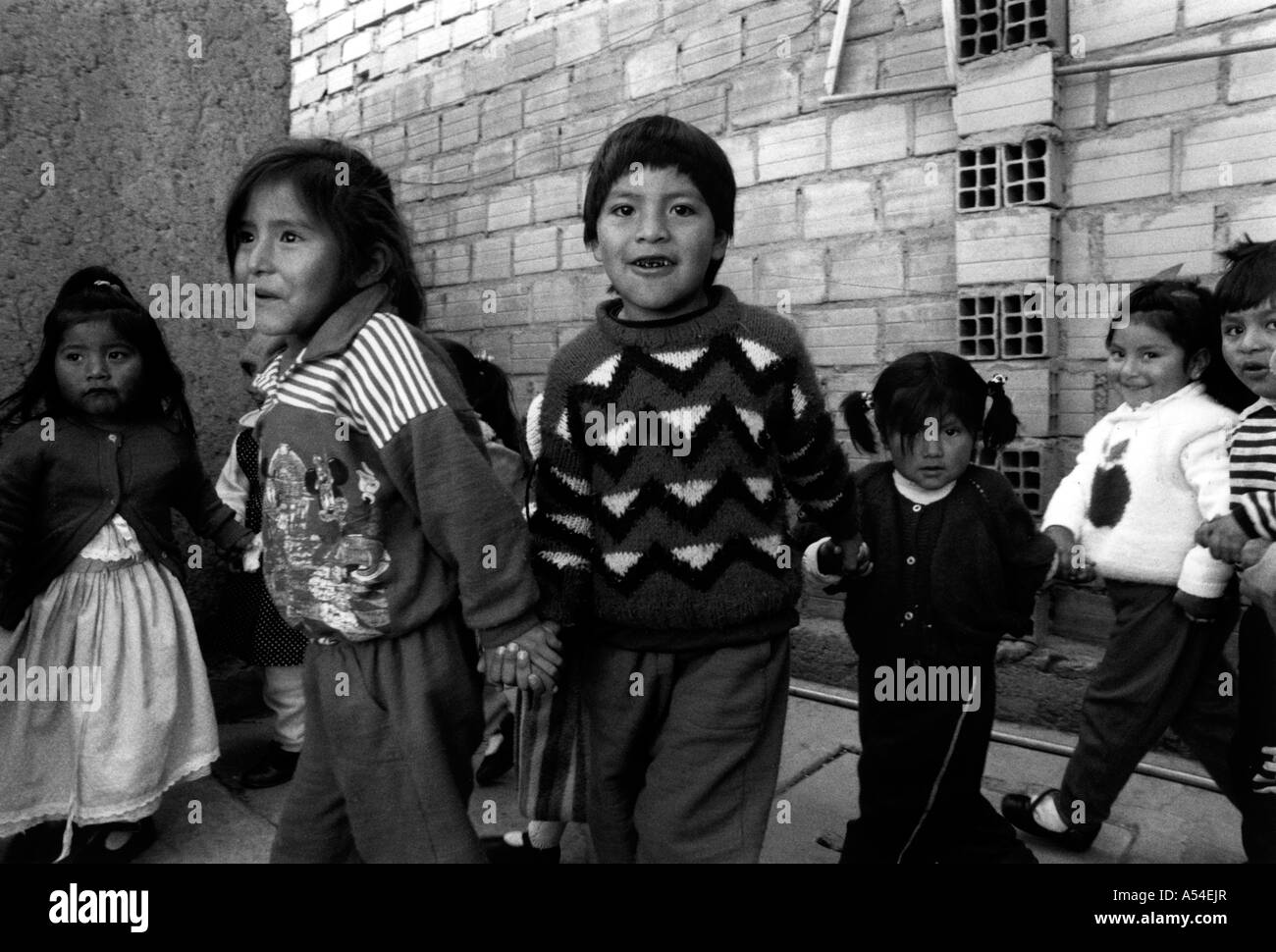 Painet hn2020 710 enfants noir et blanc paz Bolivie au pays en développement, de pays moins développés économiquement de la culture Banque D'Images