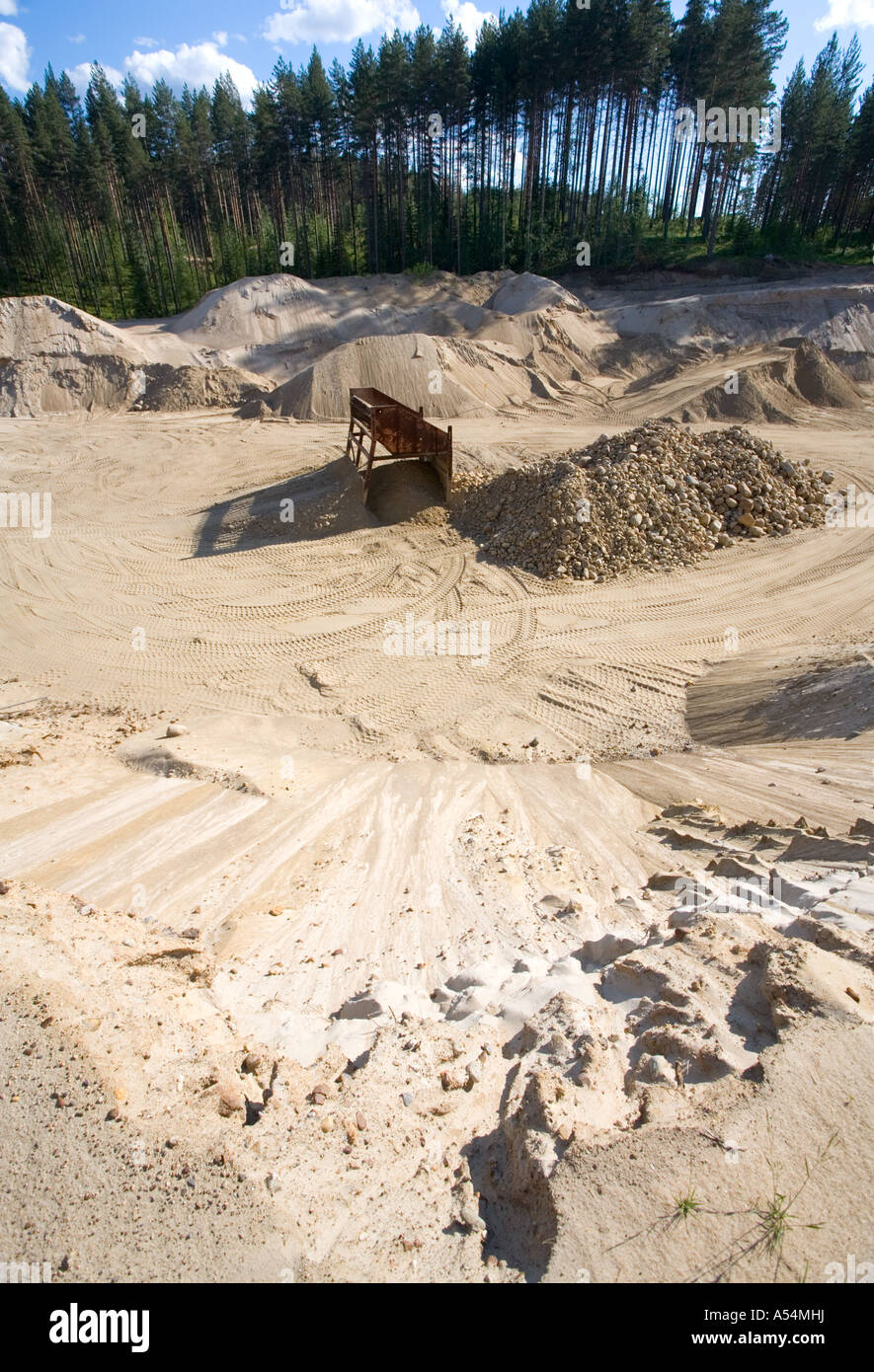 L'érosion mange de vieux murs de sables à l'esker glaciaire , Finlande Banque D'Images