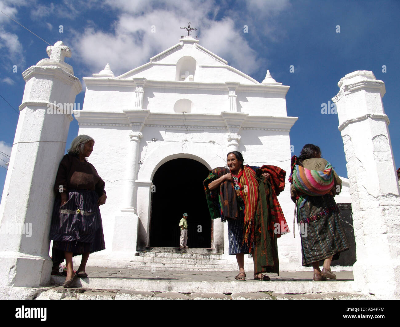Painet1759 ip femmes guatemala église avant de Chichicastenango au pays en développement, de pays moins développés économiquement Banque D'Images