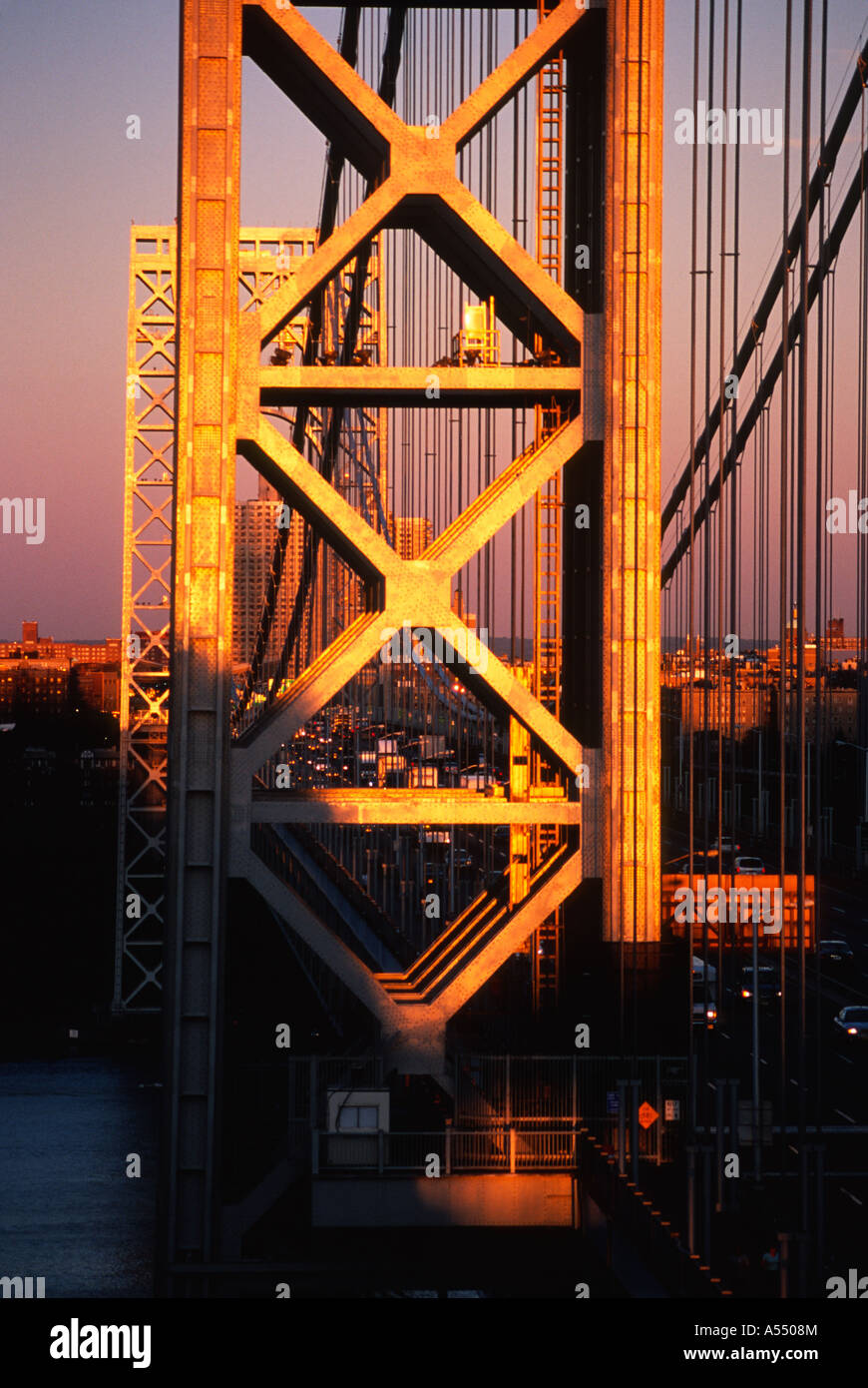 Coucher de soleil sur le pont George Washington à New York Banque D'Images