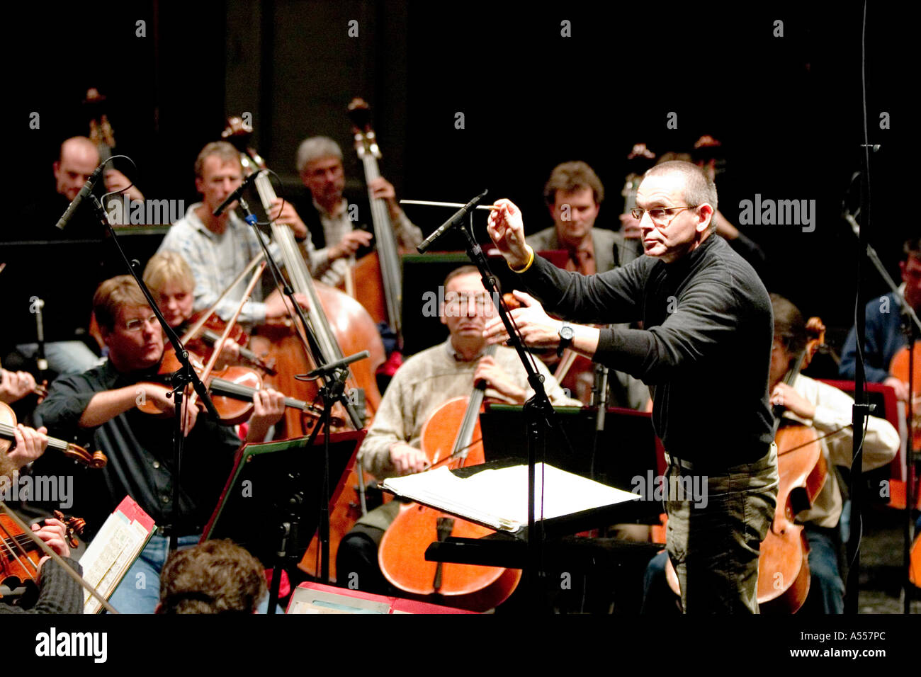 Munich, GER, 07.12.2005 - L'orchestre de l'Muenchner Rundfunkorchester, Ulf Schirmer. Photo a été prise à côté d'une répétition en Banque D'Images